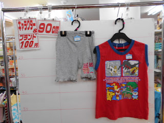 １００円子供服90㎝ポケモンタンクトップ(赤)とズボン