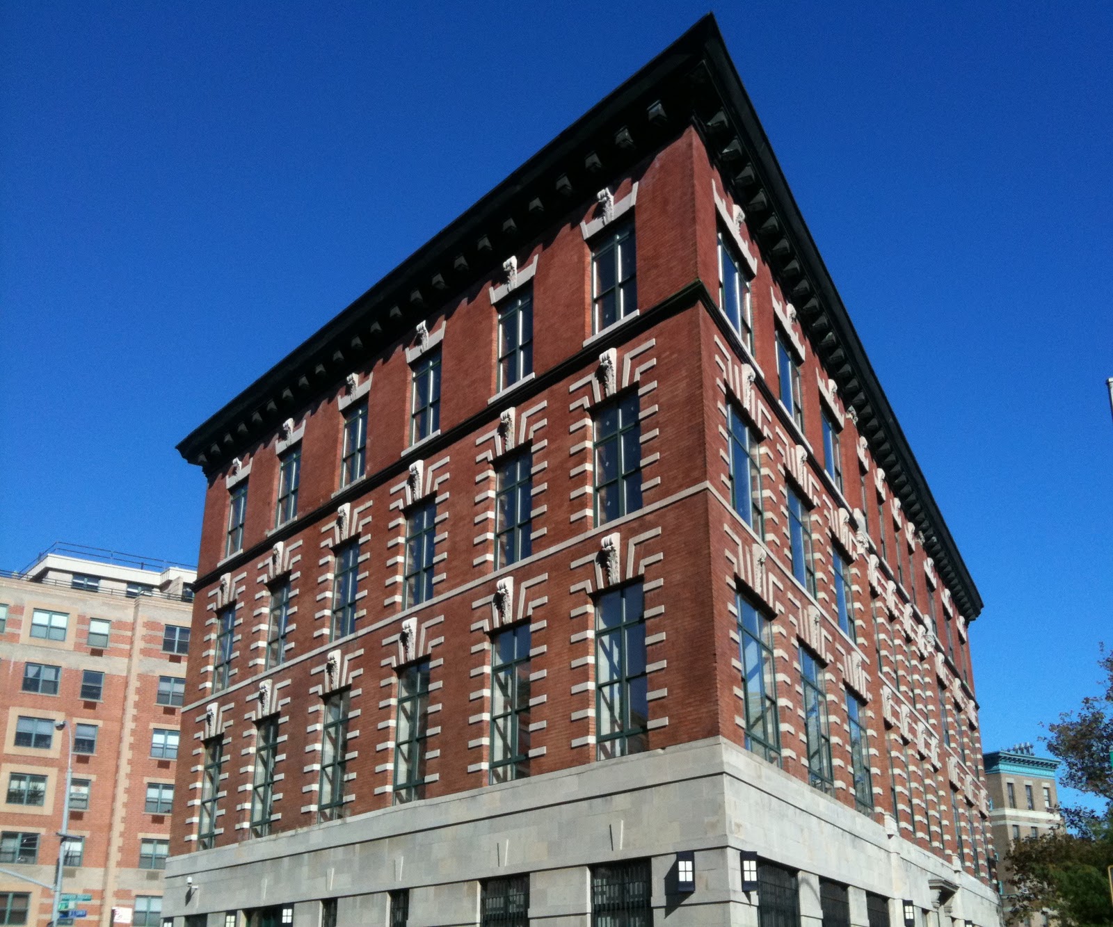 H A R L E M + B E S P O K E ☞ SHOP Still No Action at Triangle Cafe