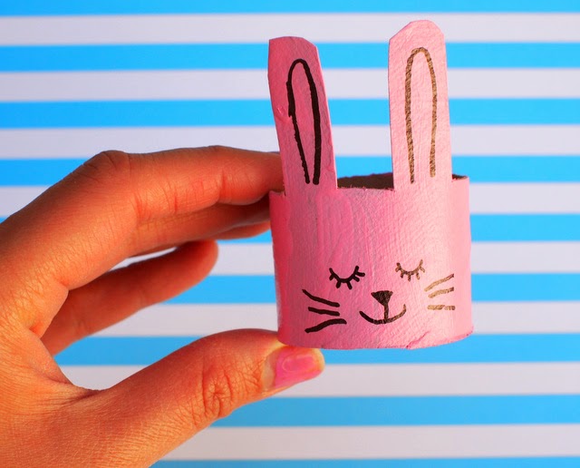 Bunny toilet roll napkin ring craft for Eater (front)