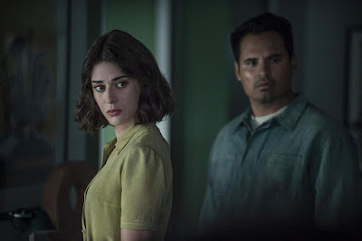 Extinction 2018 Michael Pena Lizzy Caplan Image 3