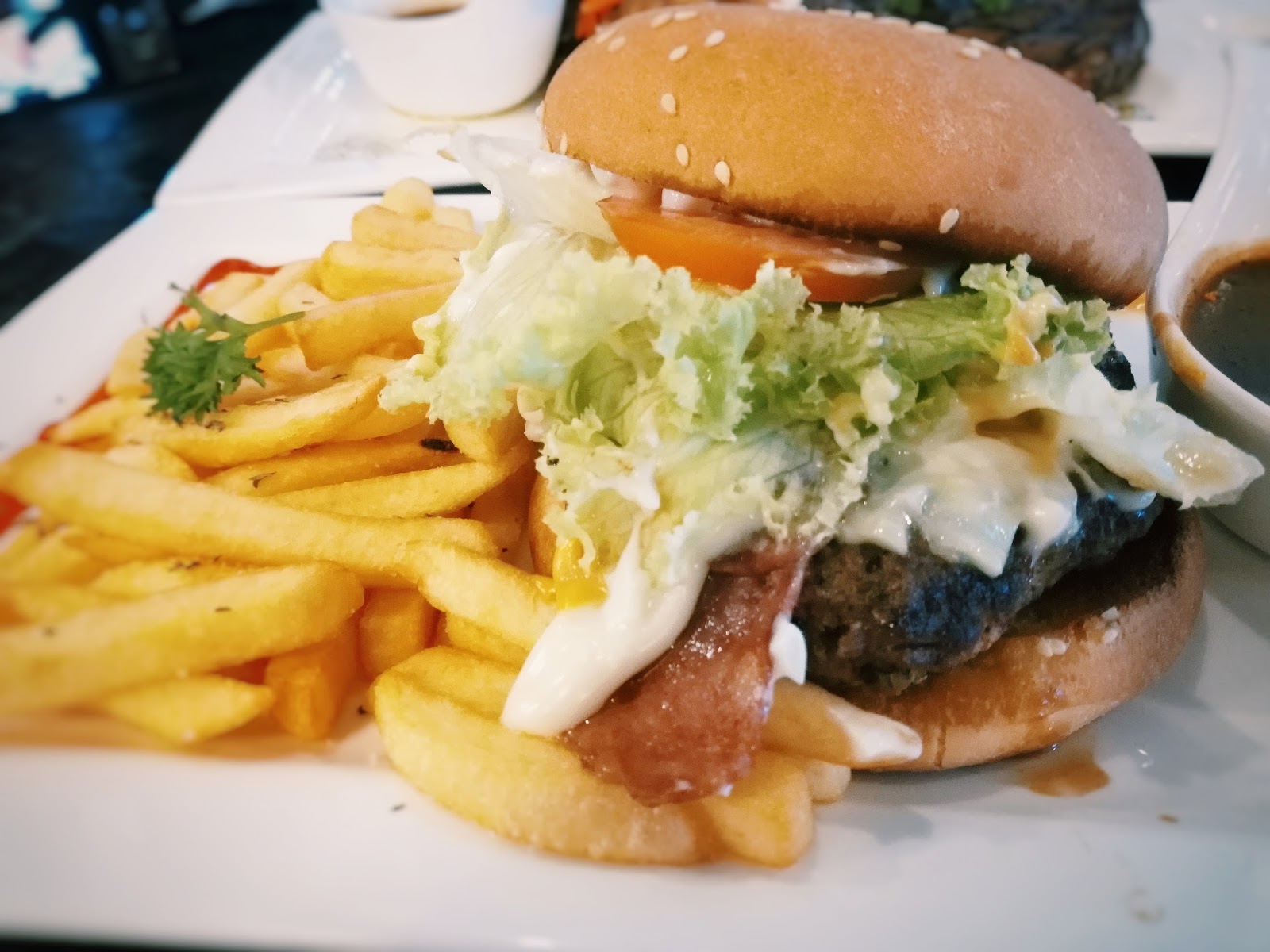 Homemade Burger Sedap Di Cloves Restaurant Cafe Ieyracom