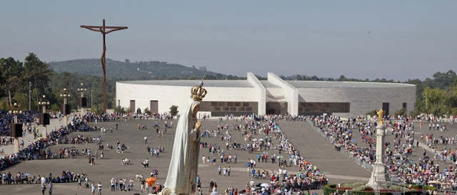 Basílica da Santíssima Trindade em Fátima Basílica da Santíssima Trindade em Fátima