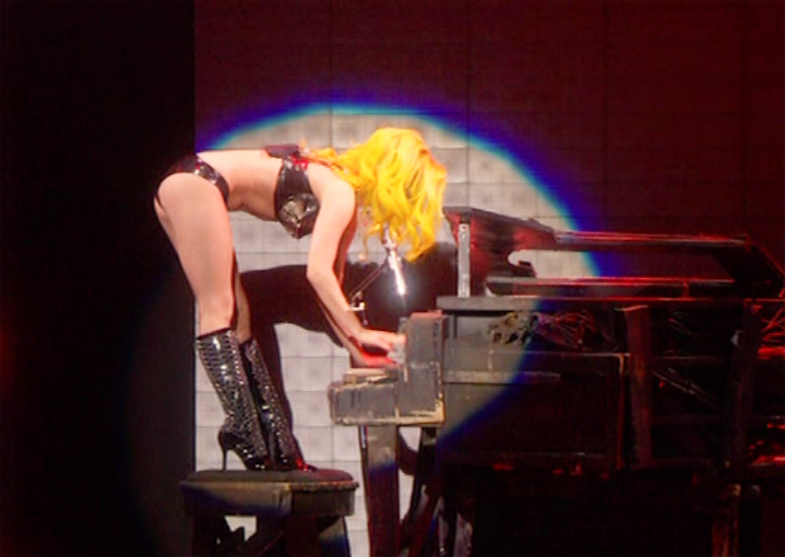 LadyGagaMonsterBall_118Pyxurz.jpg