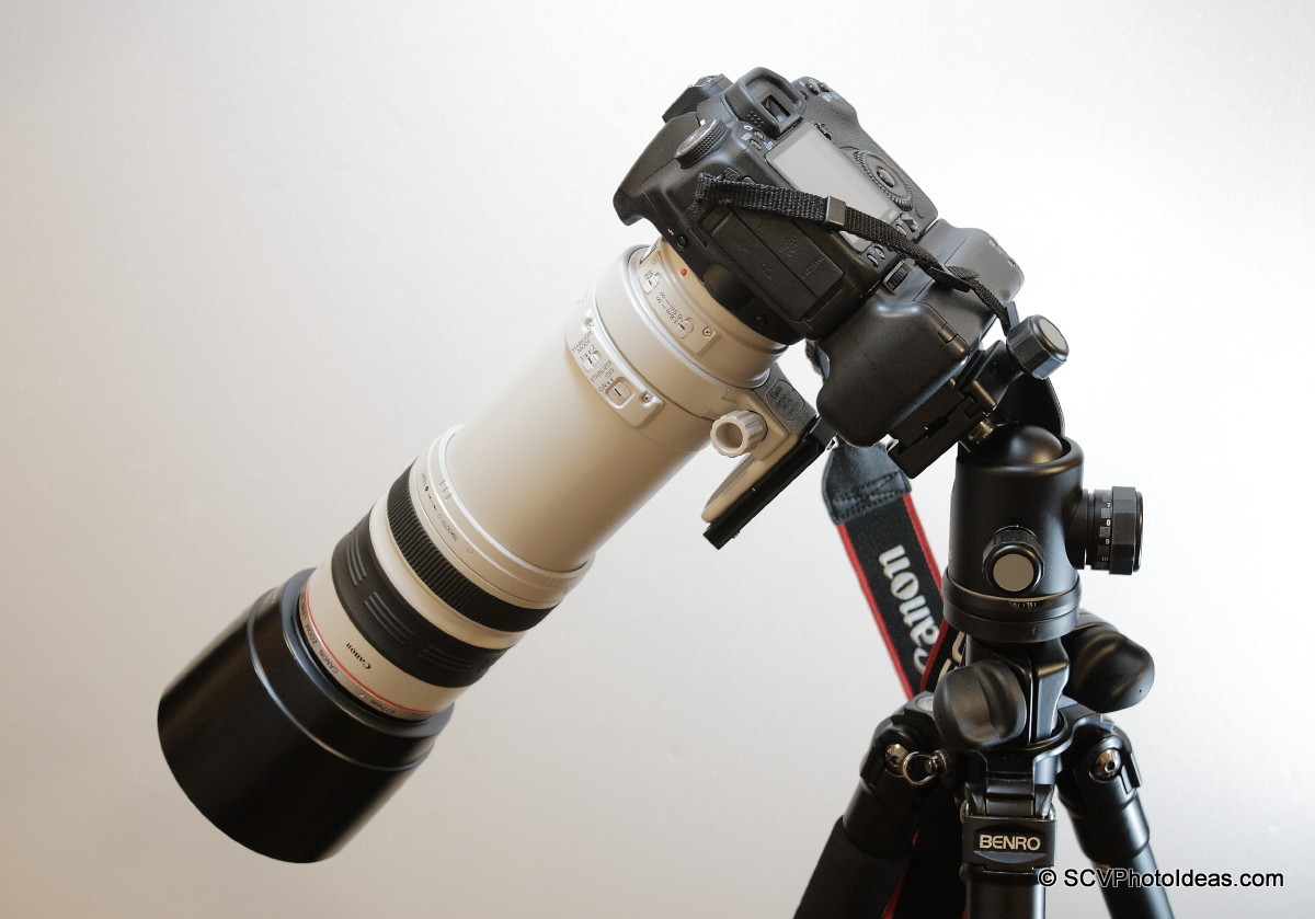 Canon EOS 50D+BG-E2N+EF 100-400 L IS USM on camera base 45 deg