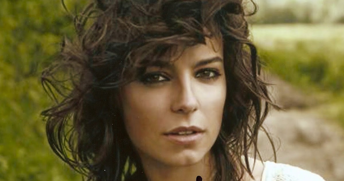 Chris Autographs Anna Mucha