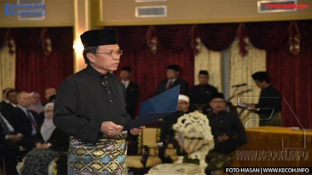 Datuk Seri Mohd Shafie Apdal Sah Ketua Menteri Selepas Mengangkat Sumpah Tapi  Tan Sri Musa Aman Enggan Dan Nafi Letak Jawatan