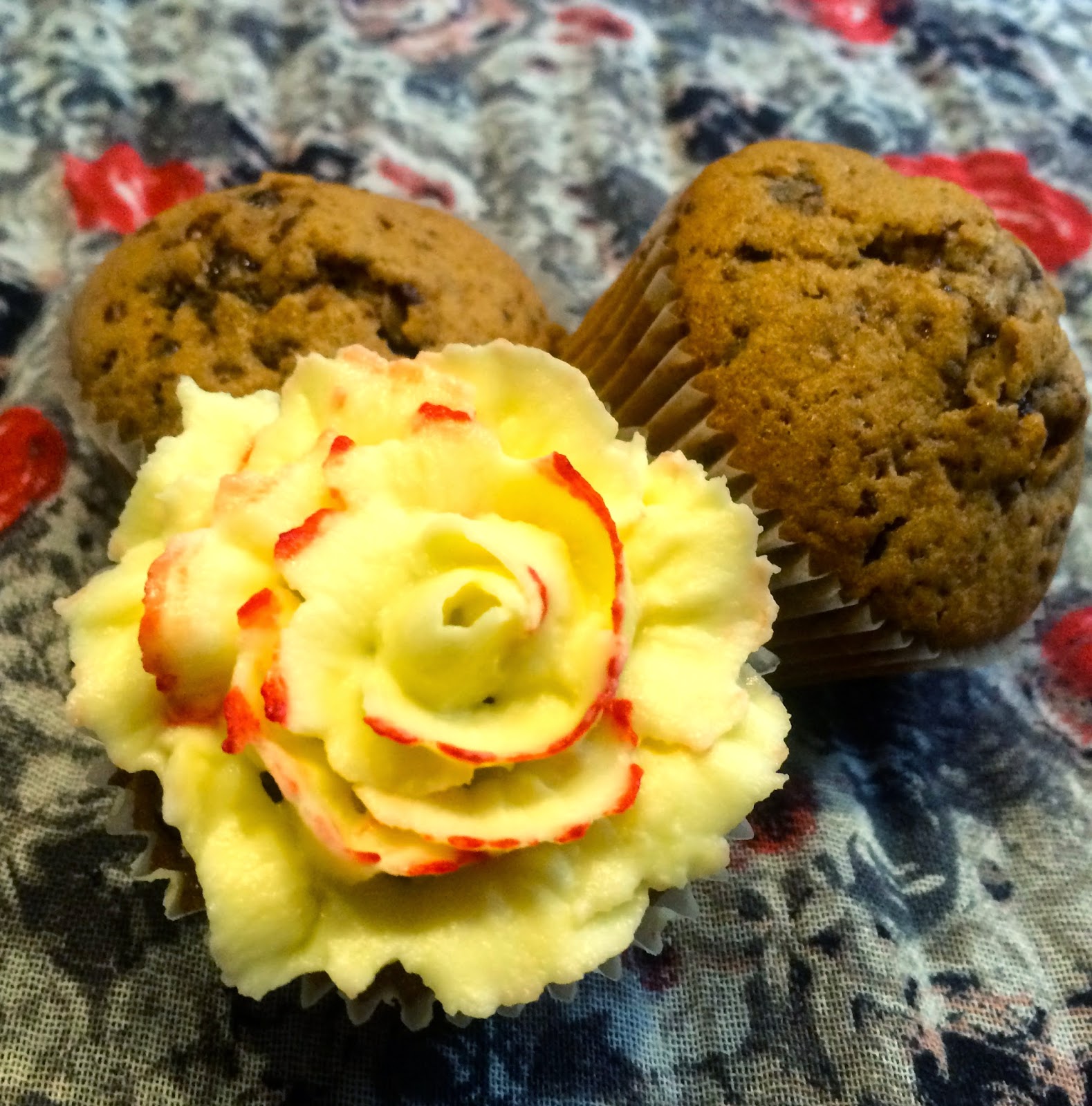 Ramona&amp;#39;s Bäckerei: Schokoladen Cupcakes mit weißer Schokolade ...