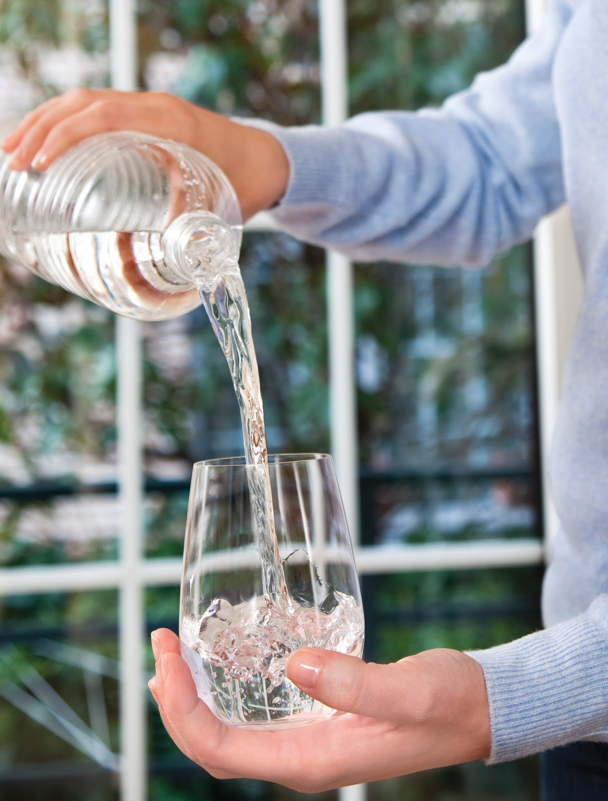 Noticias Salud: Beber agua mineral natural durante el embarazo y lactancia garantiza una hidratación saludable