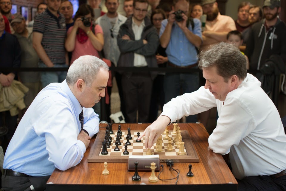 Kasparov, com 19 anos de idade, sacrifica a Dama no lance 15