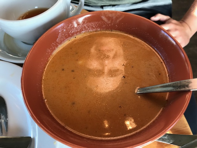 これがその4時間かけて作るロブスタースープ