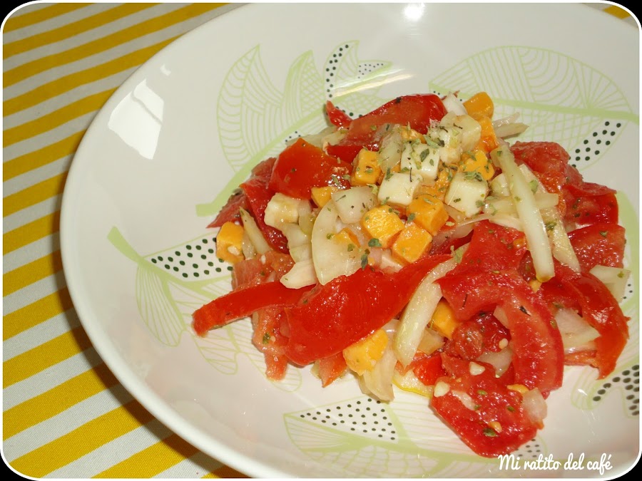Ensalada de tomates y quesos