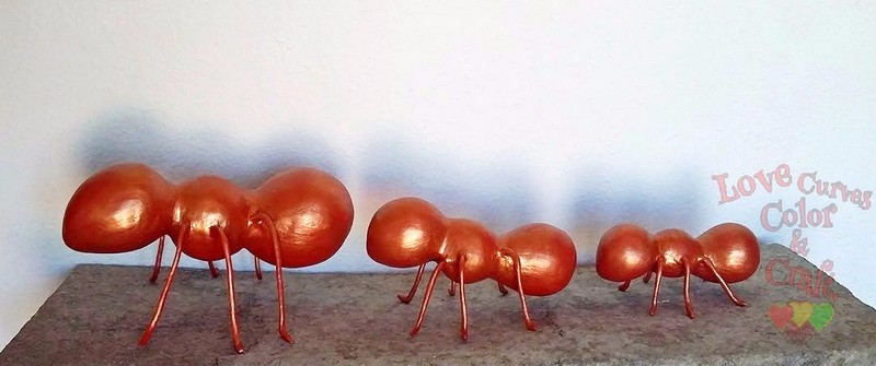 Hormigas-doradas-hechas-a-mano