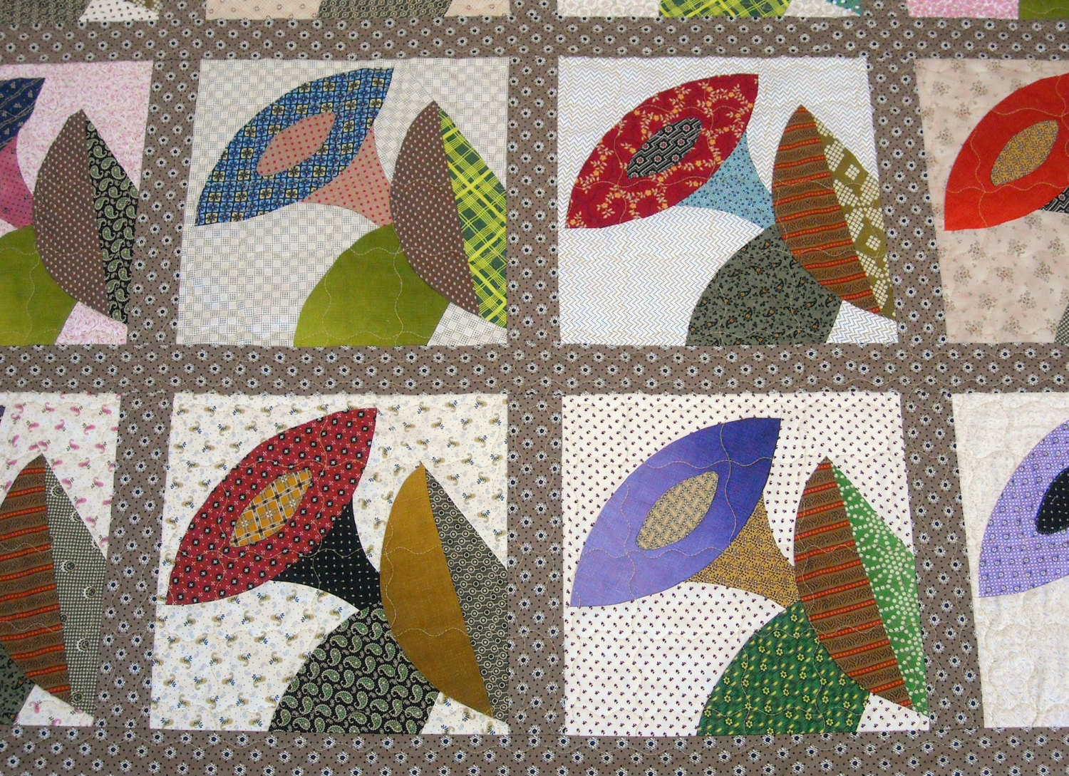 Queen Size Quilt 93.5 x 95 Trumpet Vine Quilt Reproduction 19th