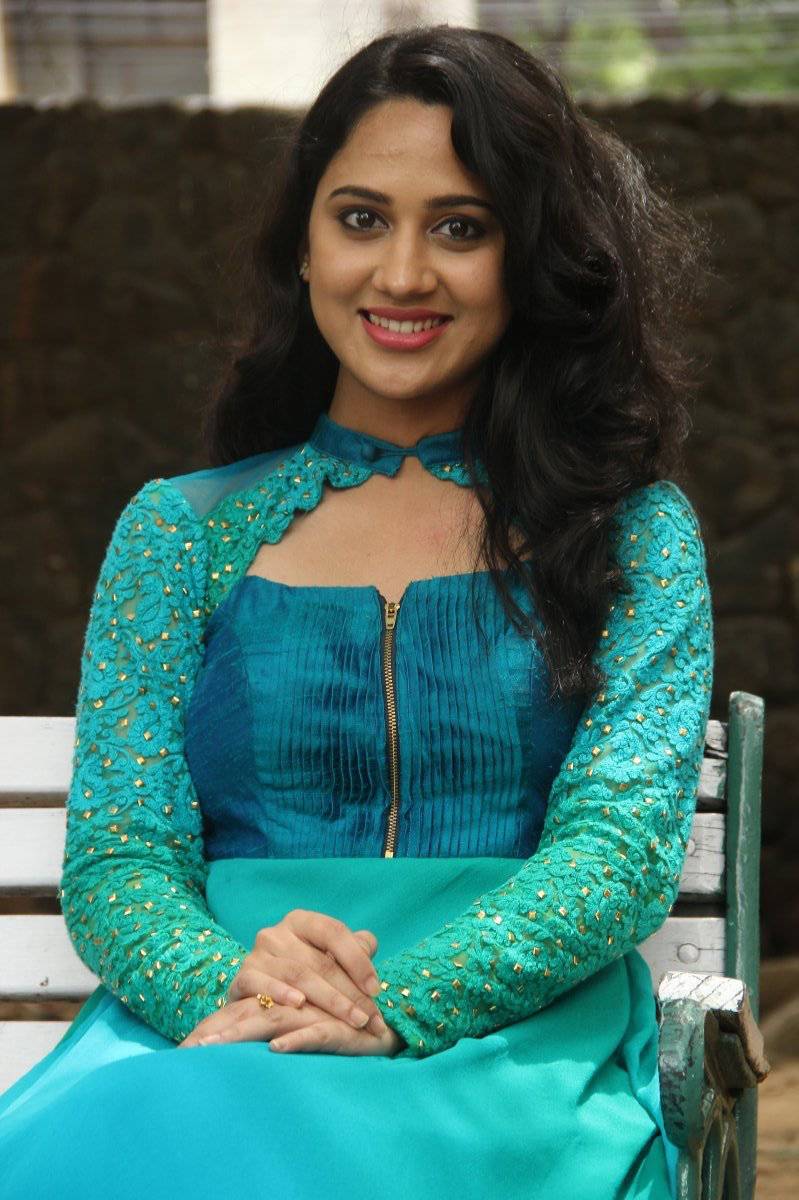 Miya Gimi George Profile Family Wiki Age Affairs Husband