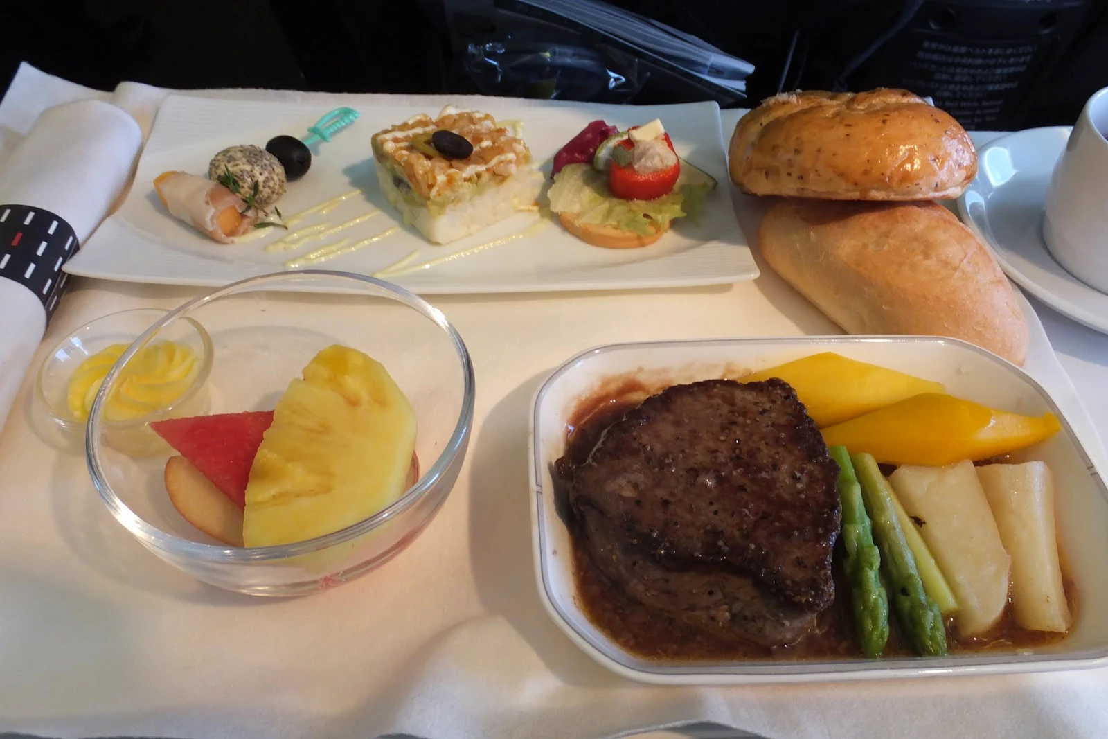jal-businessclass-flight-meal-steak1
