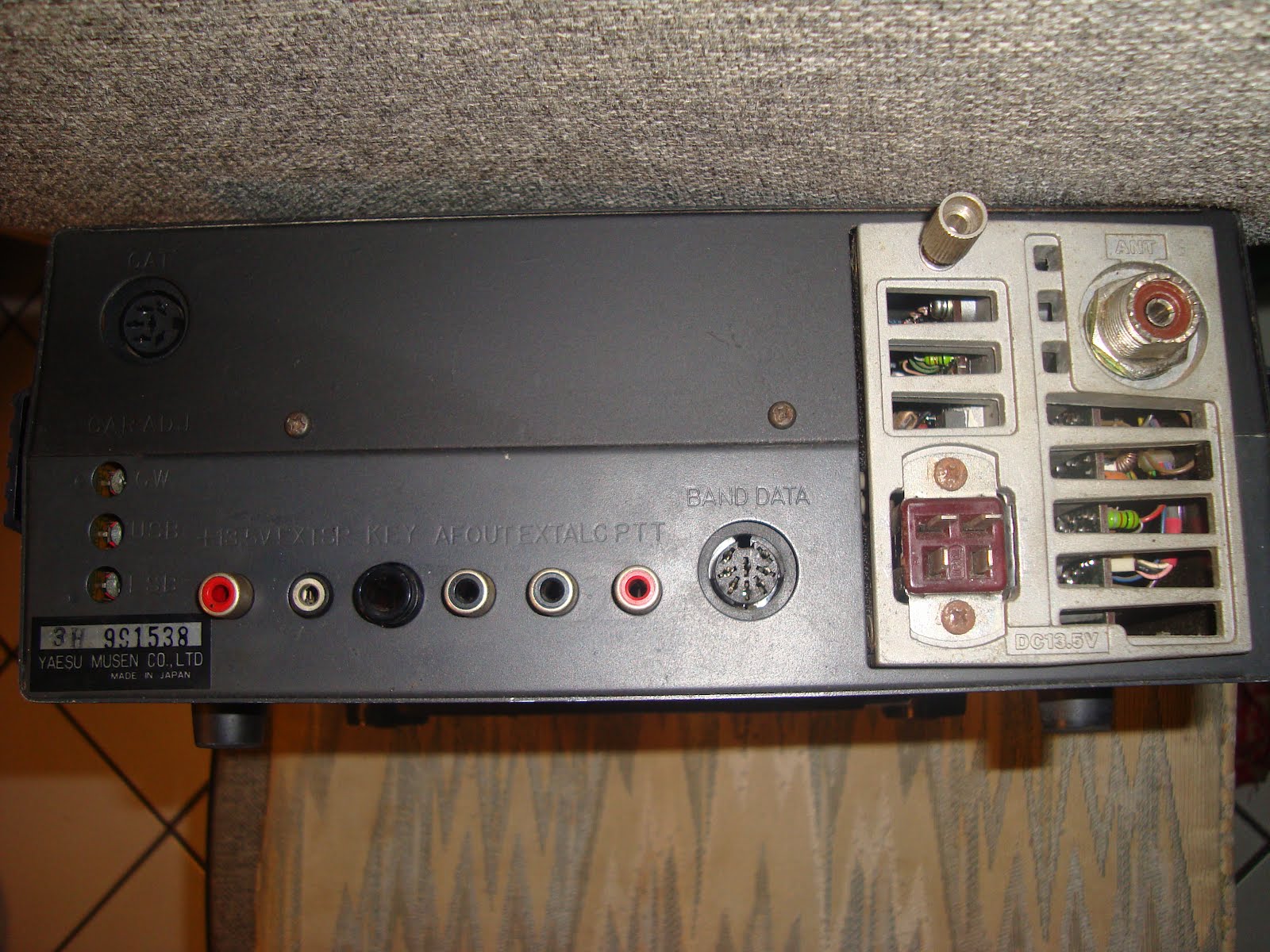 RADIO SELLER Yaesu FT 80 C Commercial Radio HF ( SOLD )