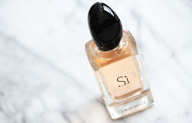 the raeviewer - a premier blog for care and cosmetics from an esthetician's point of view: Armani Si Eau de Review, Photos