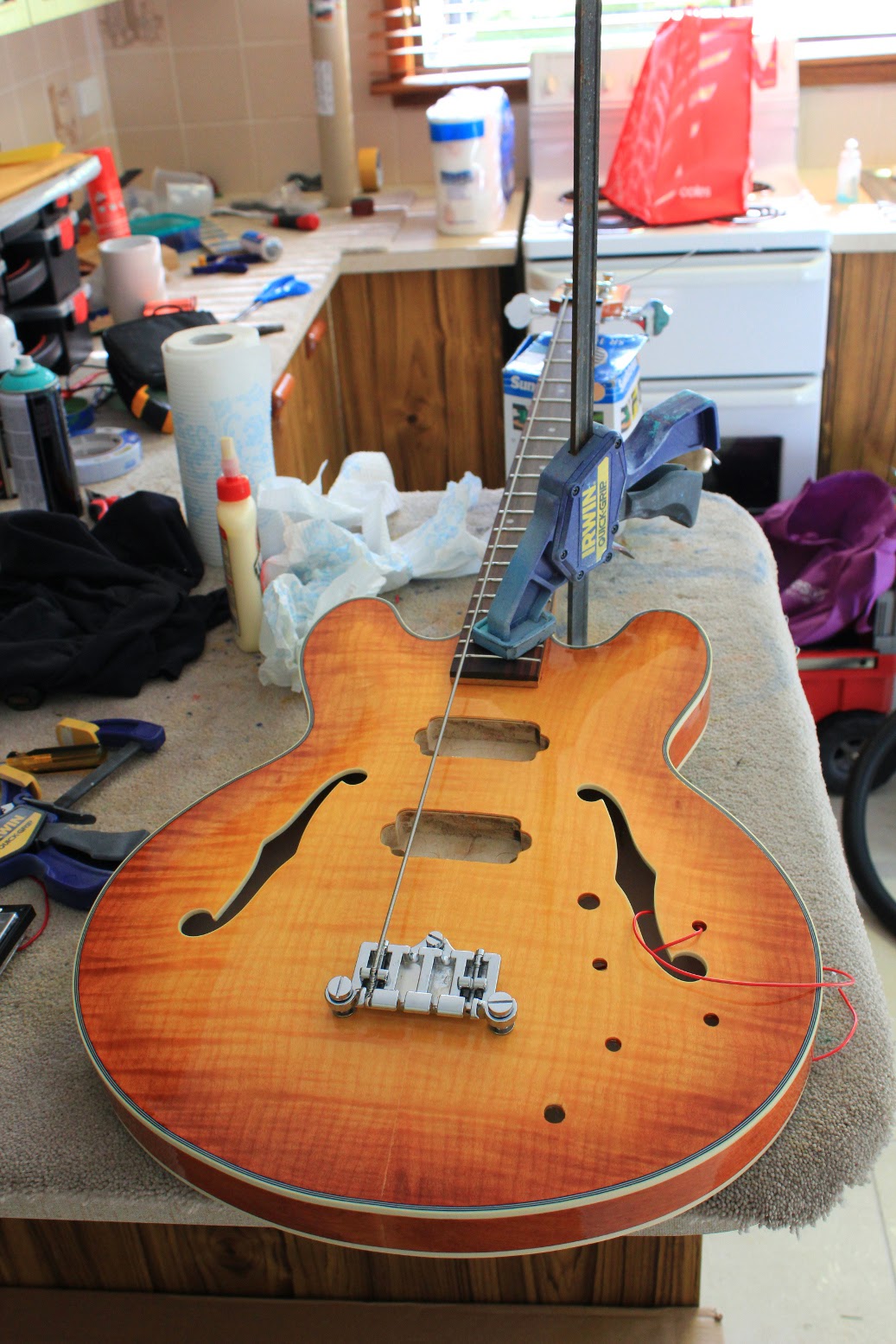 Guitar Kit Builder 335 Semihollow Bass The Neck is Set