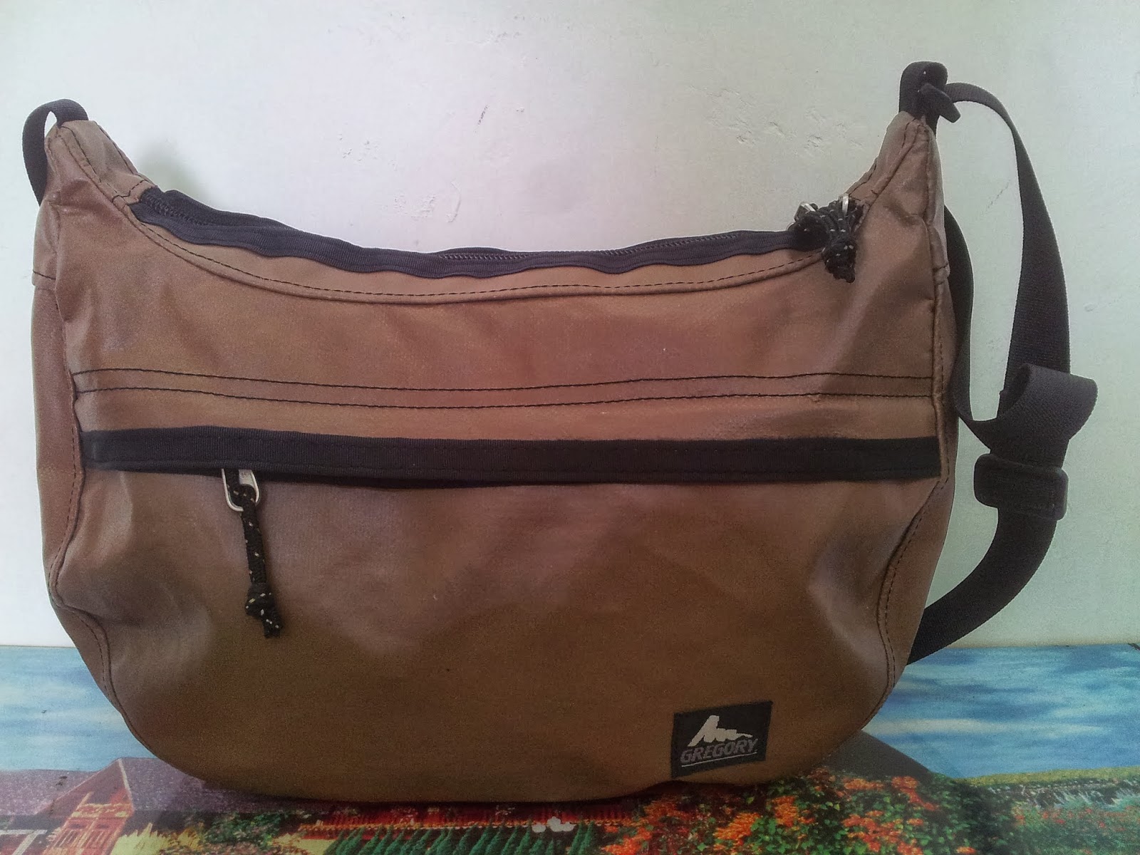 c a p t a i n s t o r e: VINTAGE GREGORY SLING BAG FOR SALE (SOLD)