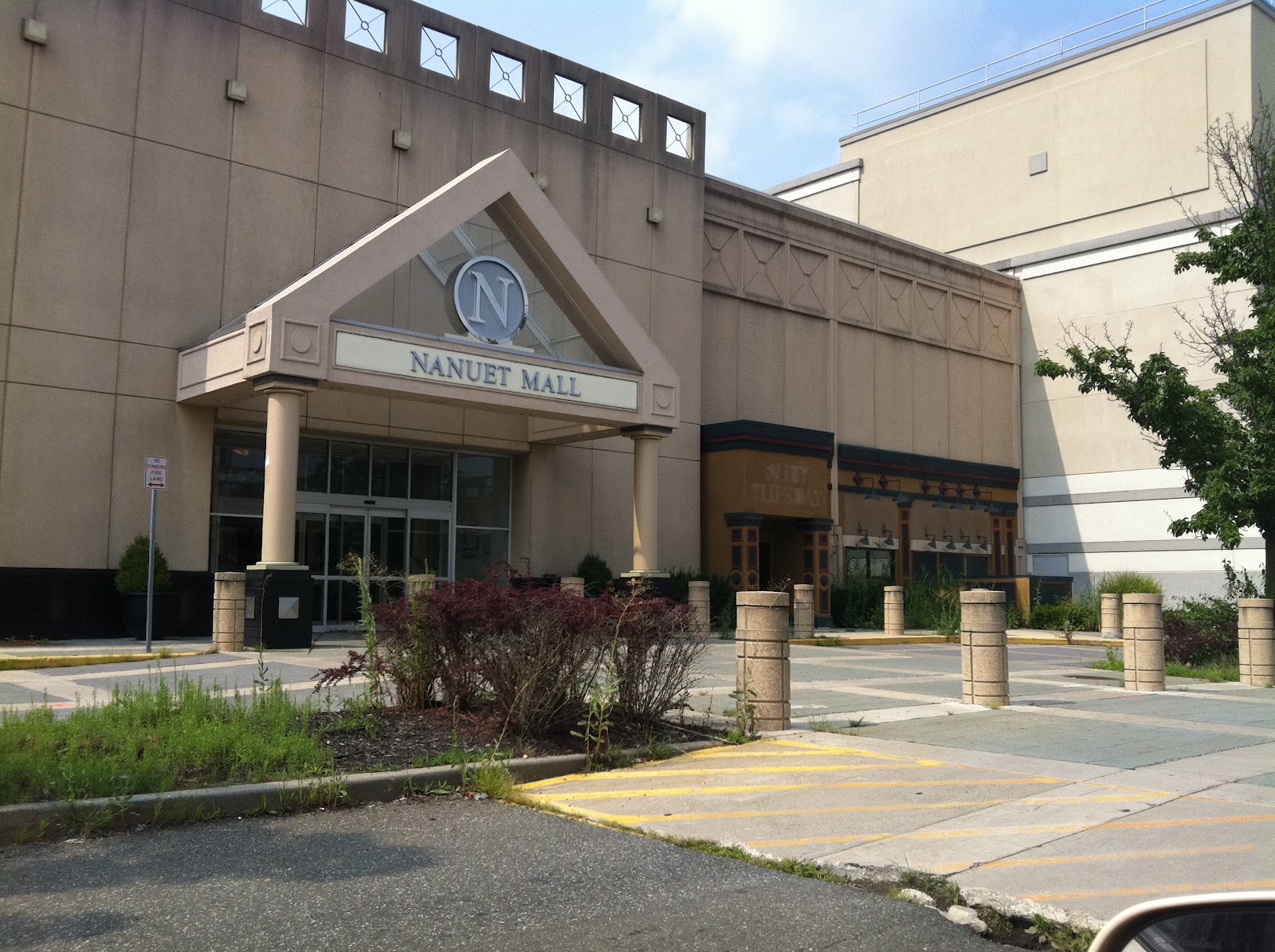 Dead and Dying retail Nanuet Mall in Nanuet, New York