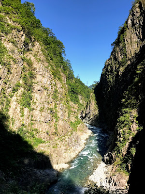 【北西に吉方位旅行】インスタ映えまちがいなしの清津峡！渓流沿いの露天風呂で生き返る～