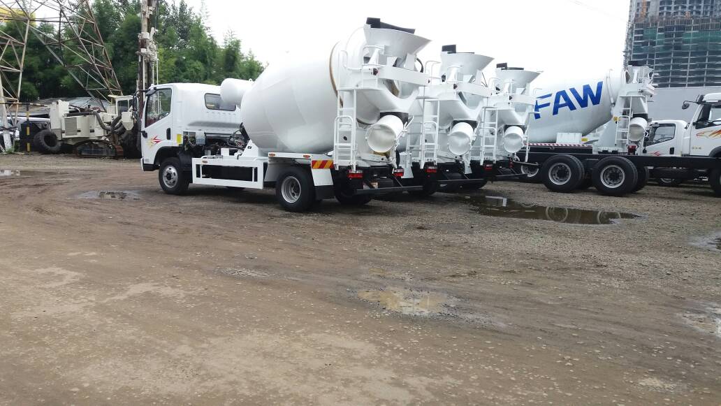 Kami menjual truck mixer baru merk FAW kapasitas 3 M3 dan 7 M3. Silahkan hubungi 0813.4724.3354