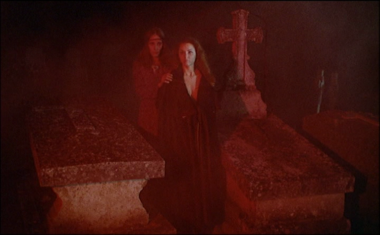 Дрожь вампиров (1971) изольда. Агалакова виктория андреевна невеста фильм ужасов. Дрожь вампиров. Дрожь вампиров / le frisson des vampires. Дрожь вампиров фильм 1971.