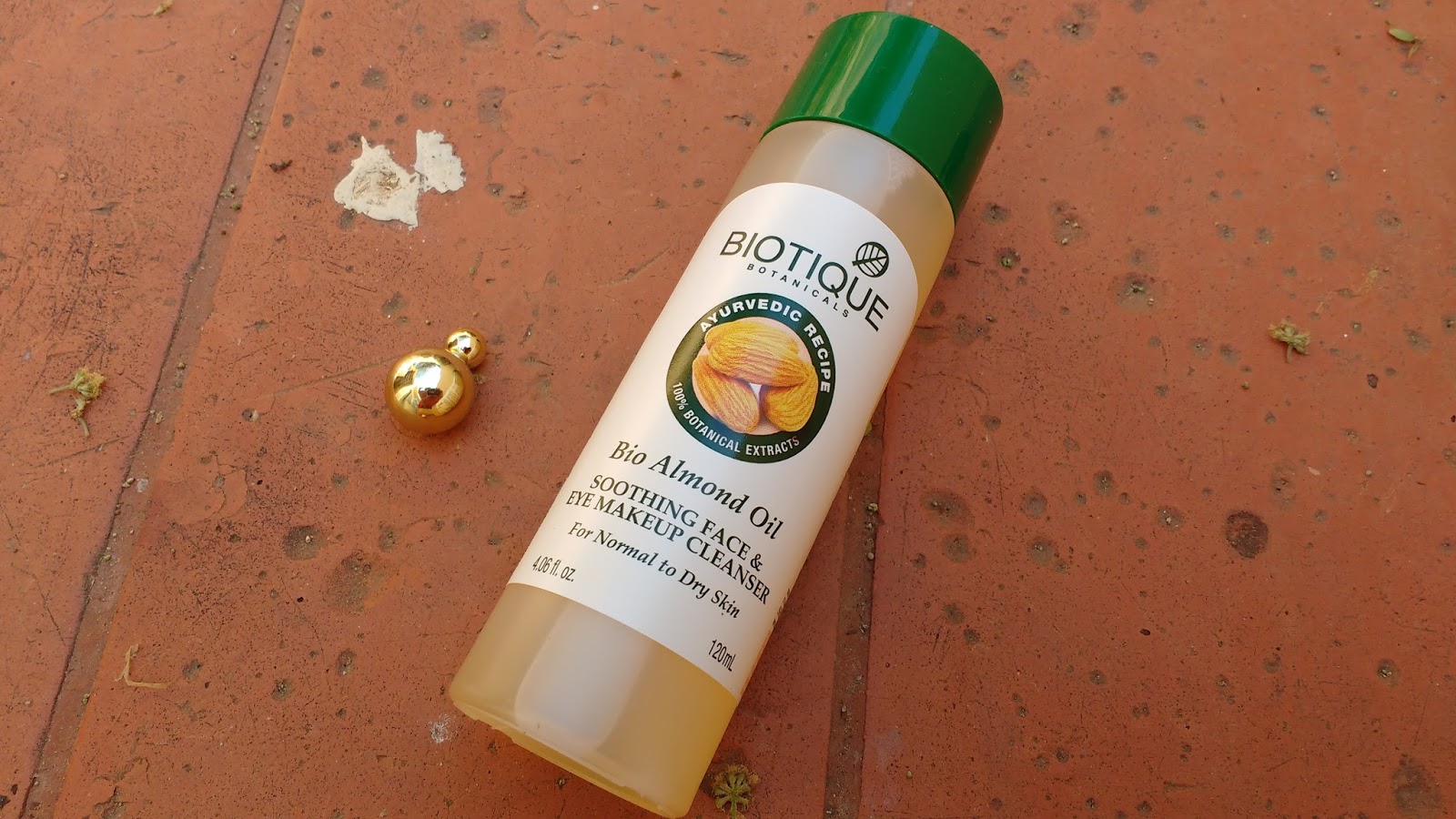 Biotique Bio Almond Oil Soothing Face and Eye Makeup Cleanser Review