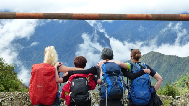 Strauben Funnel Cake Mit Bourbon Schokosauce Ahornsirup Sahne