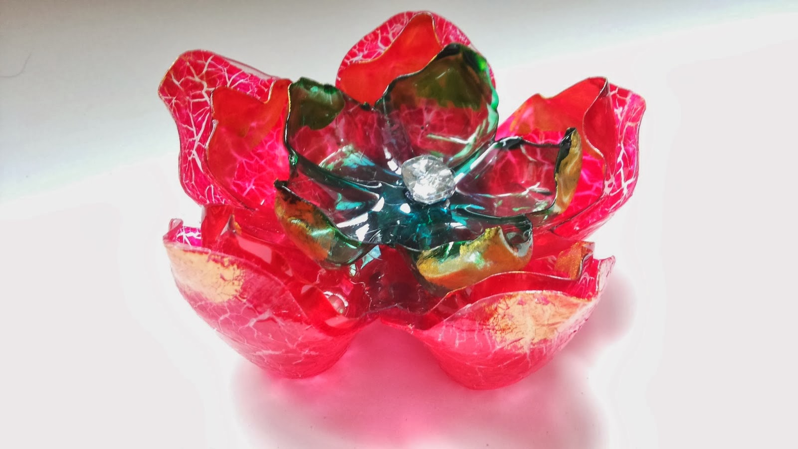 Artes da Rosário: FLORES FEITAS COM GARRAFAS PET.