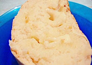 Pão caseiro recheado com mussarela