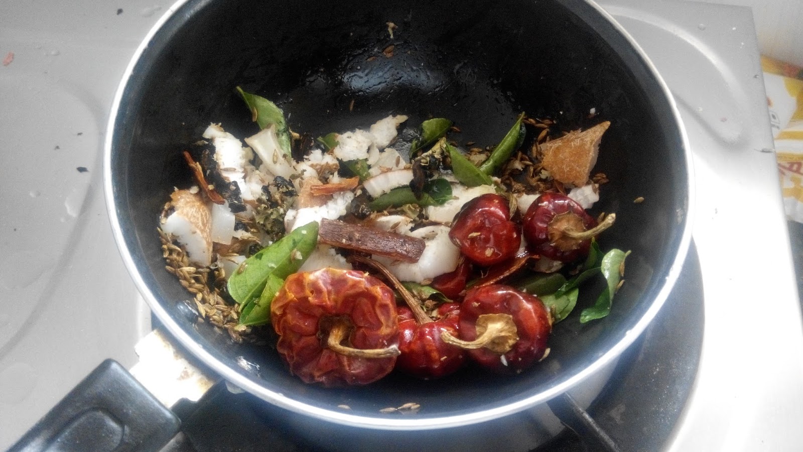 KARAIKUDI CHICKEN KUZHAMBU / CHICKEN GRAVY