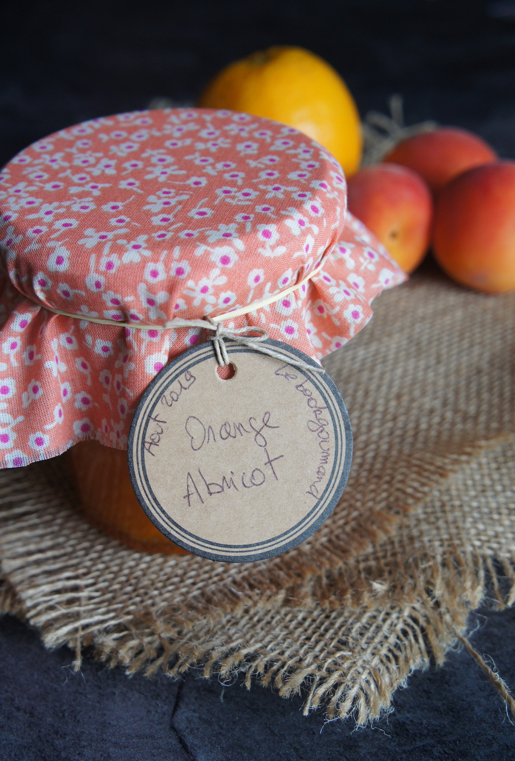 Confiture aux abricots et aux oranges