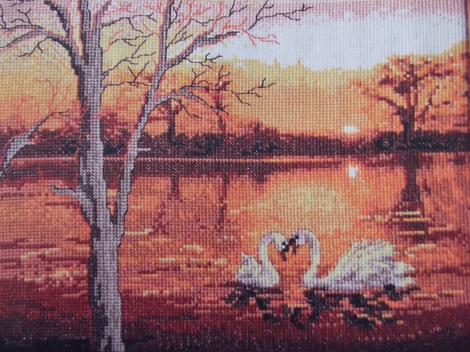 Схема вышивки озеро. Вышивка крестом Лебединое озеро. Панно вышивка крестом. Вышивка крестом закат. Панно вышитое крестиком.