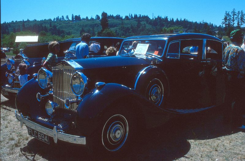 41 Beautiful Photos That Capture Classic Automobiles From the British