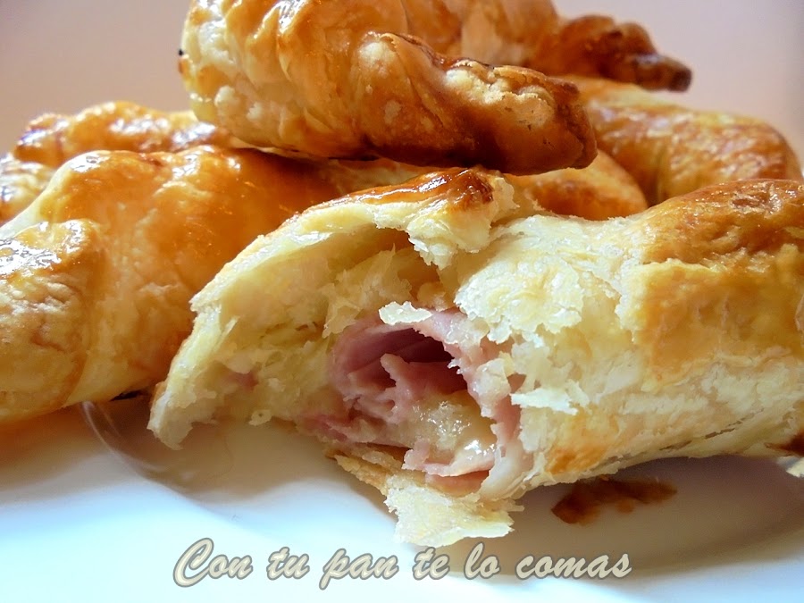 Croissants rellenos de jamón y queso