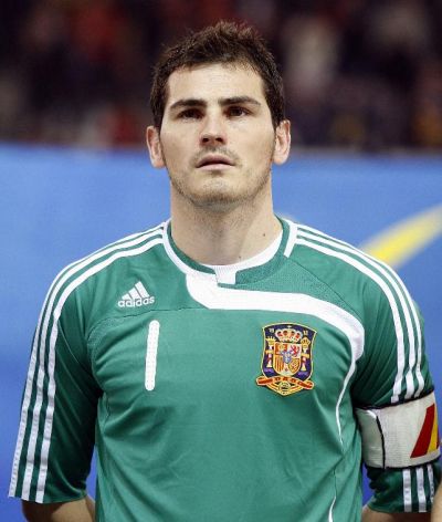 esportes: Iker Casillas Fernández é um futebolista espanhol que atua