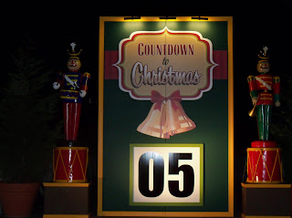 Chic Crafty Chick: Christmas Town Busch Gardens in 