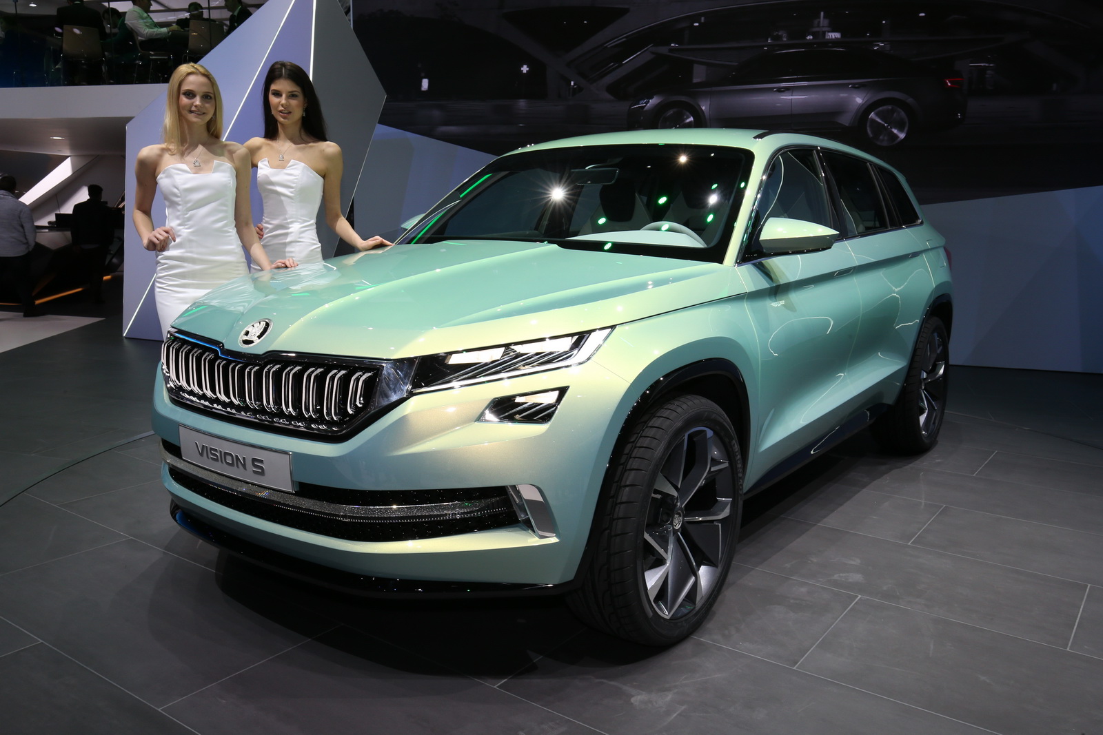 Skoda Kodiak SUV Might Get vRS, Coupe Versions | carscoops.com