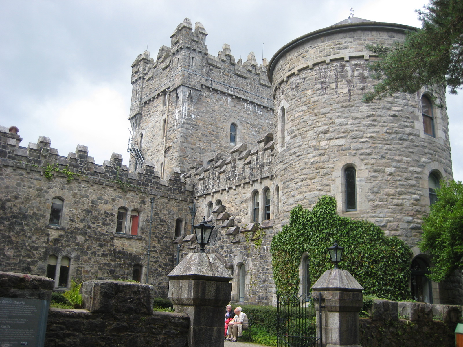 HOLIDAYS in IRELAND Donegal tour/Glenveagh Castle/ Gweedore Daniel O