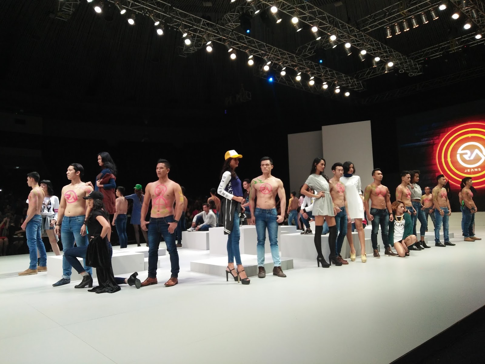 RA Jeans, Memeriahkan Indonesia Fashion Week 2017