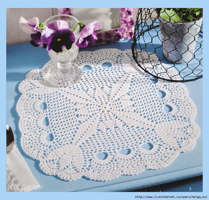 Crochet Knitting Handicraft: A square napkin