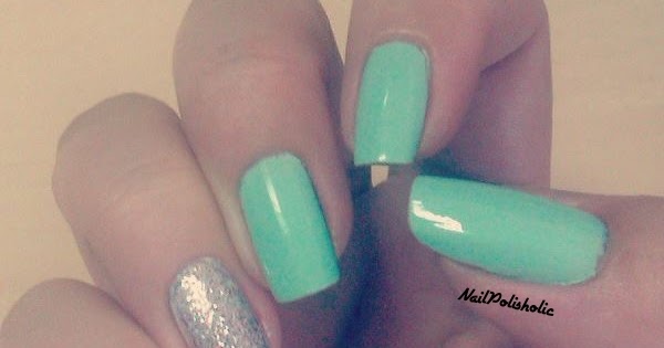 Mint green with a sparkling accent nail design ~ Nail Polisholic
