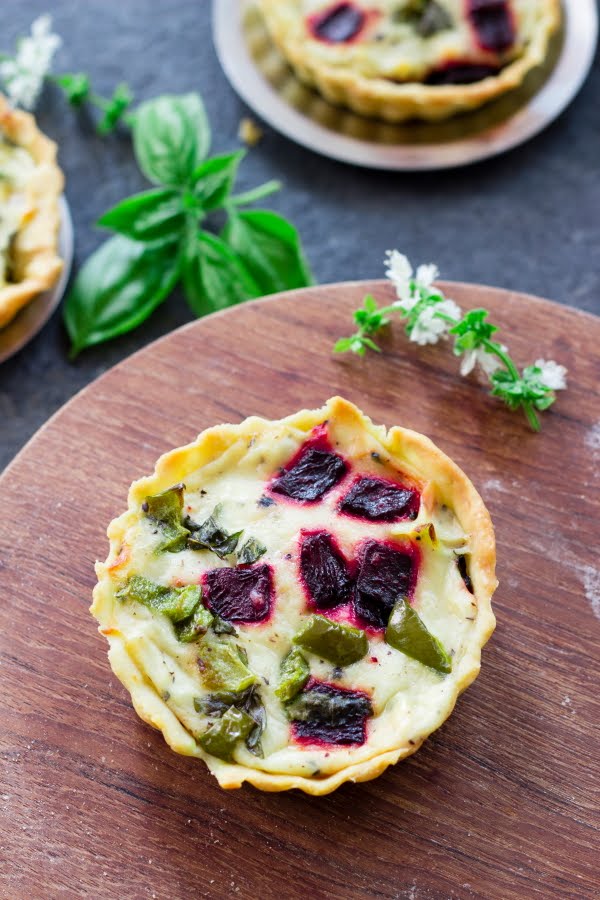How to make eggless vegetarian beetroot and blue cheese quiche at www.oneteaspoonoflife.com