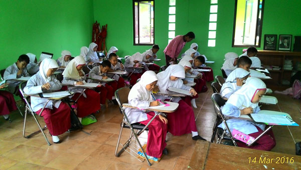 Kumpulan Soal UKK PKn SD/MI Semester 2 Genap Lengkap Tepat pada hari senin ini hampir setiap sekolah akan mengadakan ujian kenaikan kelas atau Kumpulan Soal UKK PKn SD/MI Semester 2 Genap Lengkap