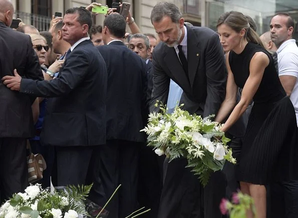 King Felipe and Queen Letizia lay a wreath of flowers for the victims of the Barcelona attack on Las Ramblas boulevard