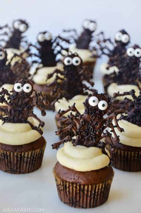 Halloween Cupcakes with Chocolate Spider | Halloween and desserts go hand-in-hand. So dress your desserts up to this Halloween. Check out these 21+ Best Halloween Inspired cupcakes for spooky Halloween. | delicious halloween desserts | scary desserts halloween | halloween sweets desserts | fun halloween desserts | best halloween desserts #desserts #cupcakes #sweets