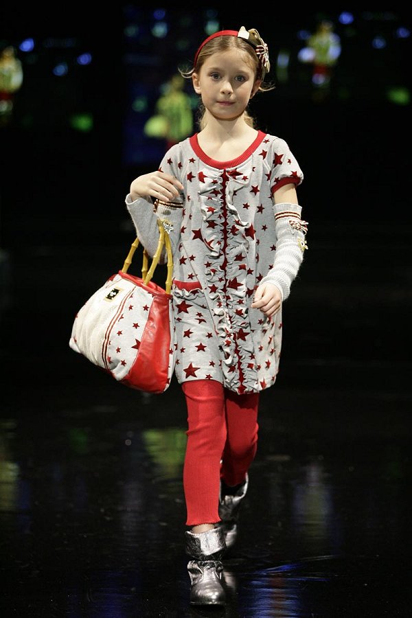 Monnalisa girls catwalk