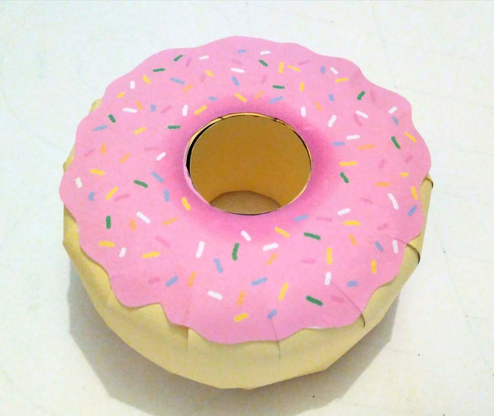 Esselle Crafts DoughnutShaped Box