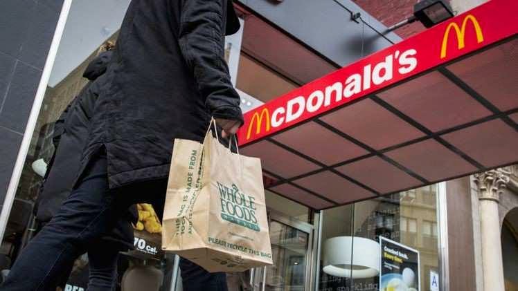 Ventas de McDonald's caen en EEUU por ingredientes perjudiciales para la salud